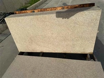 Piaskowane żółte płytki granitowe